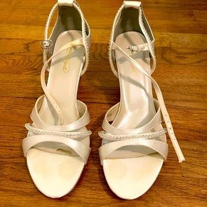 Beautiful David’s bridal cream high heels